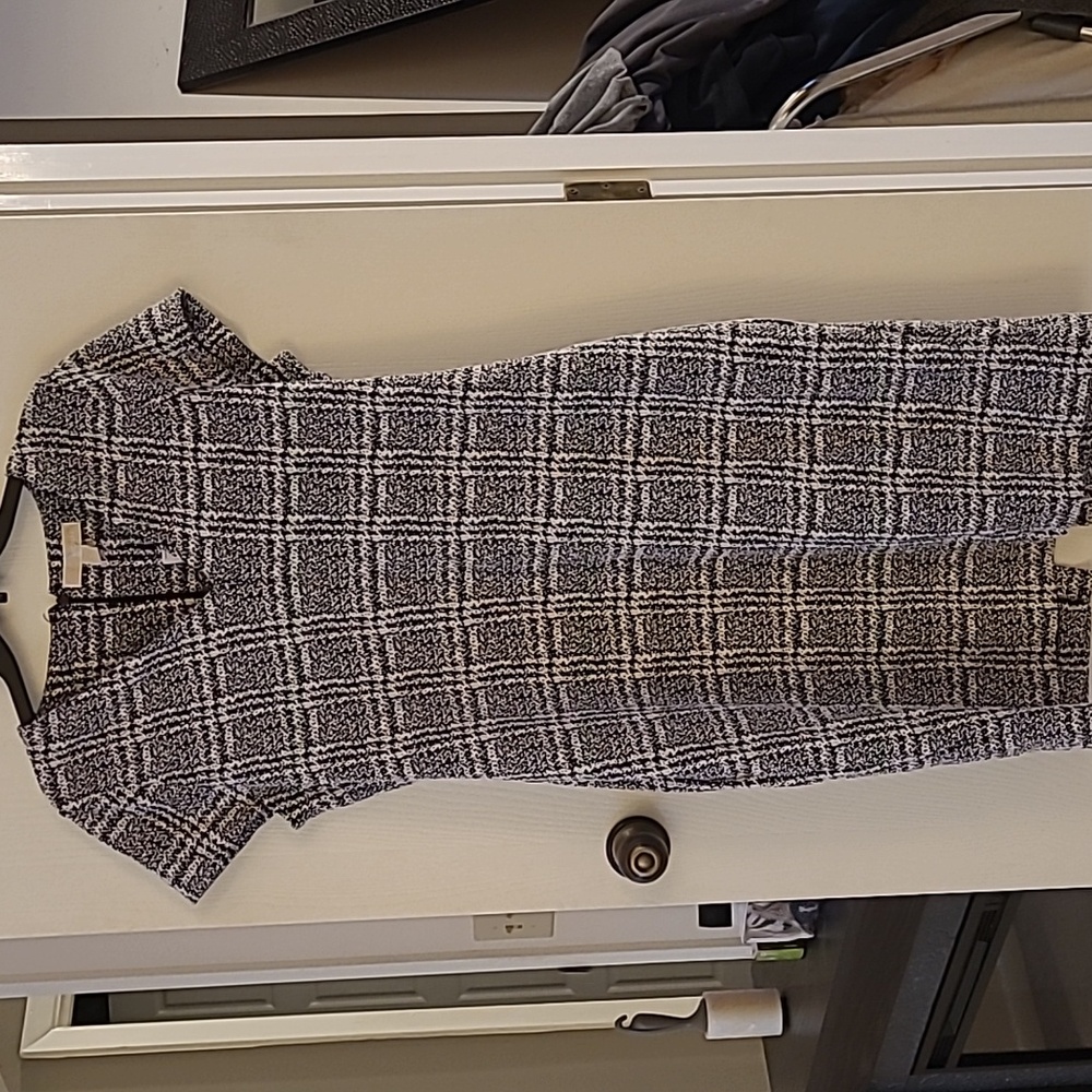 NWT Black and white cap sleeve dress
